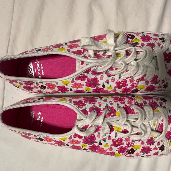 Floral Canvas Sneakers with Pink and White Design size 11 - Picture 2 of 5